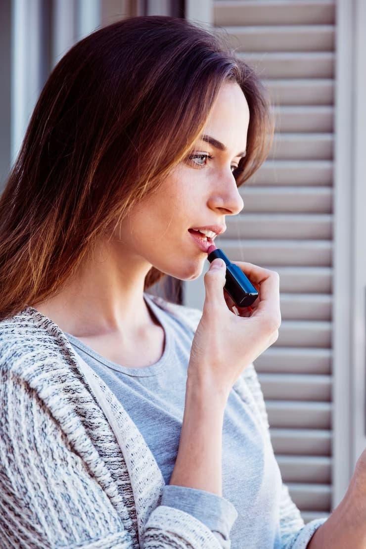 Jak akne a kouření elektronické cigarety ovlivňují pleť a jak minimalizovat rizika pro zdravější pokožku