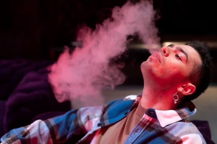 Aktuální pravidla 2025 – kolik cigaret a tabáku lze vzít do thajska a jaké jsou limity při celním odbavení