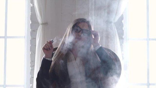 Šokující kauza abramovič pořídil partnerce nejdražší elektronickou cigaretu a vyvolal bouři reakcí