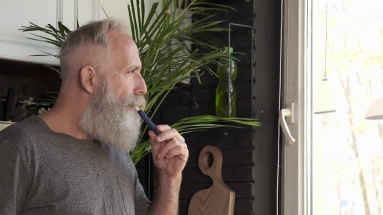 Elektronická cigareta složení podrobně vysvětleno – co obsahuje e-liquid, baterie a atomizér