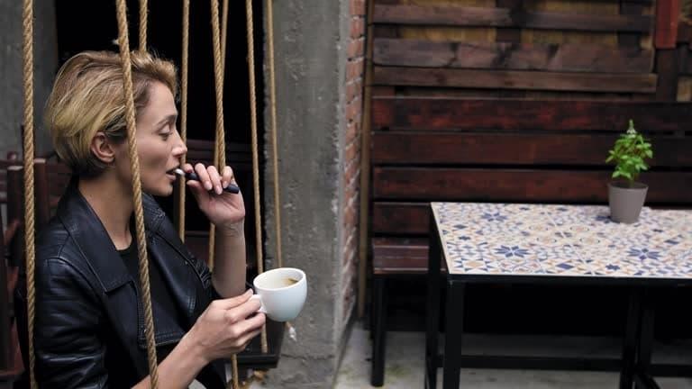 Kde koupit borúvková elektronická cigareta a jak vybrat nejlepší příchuť a baterii pro dlouhý provoz