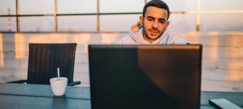 kolik cigaret u sebe v eu - aktuální limity, pravidla dovozu, kontroly a možné pokuty