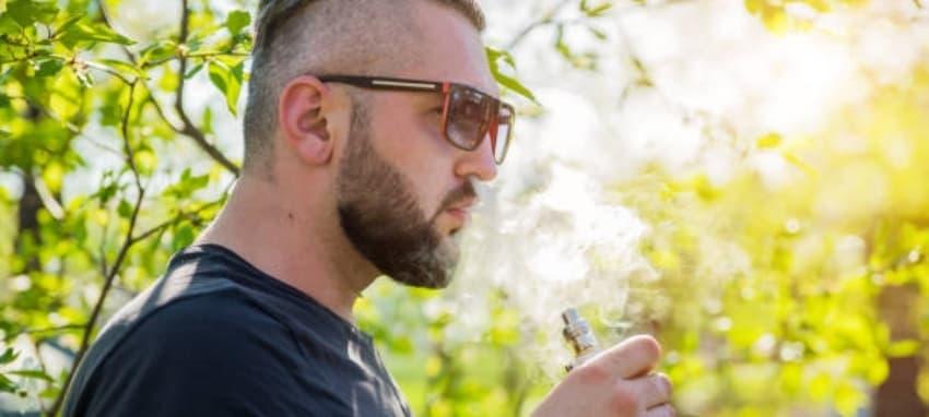 Kde koupit bezpečně elektronické cigarety prodej v ČR 2025 recenze obchodů srovnání cen a praktické tipy