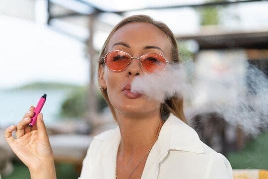 Nejlepší e cigareta mini 2026 recenze, kde koupit a tipy na výdrž baterie