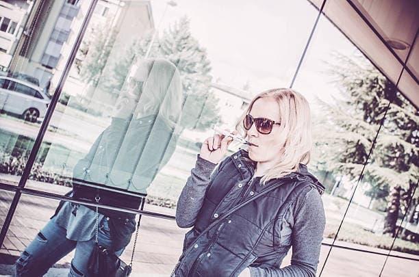 Elektronická cigareta prskání a stříkání při vapování co způsobuje problém a jak ho rychle odstranit