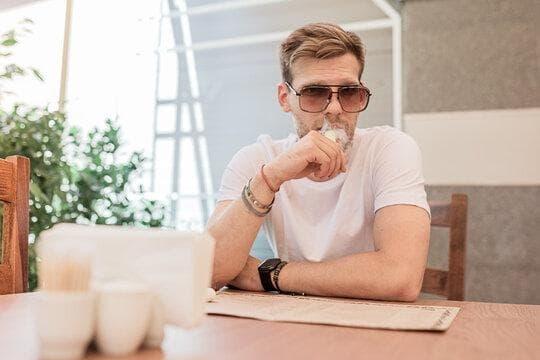 Šokující kauza abramovič pořídil partnerce nejdražší elektronickou cigaretu a vyvolal bouři reakcí