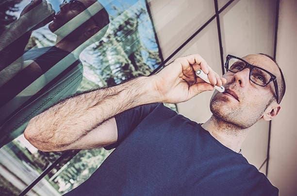 Objevte nejlepší baterie a tanky k elektronické cigaretě a tipy na správnou údržbu